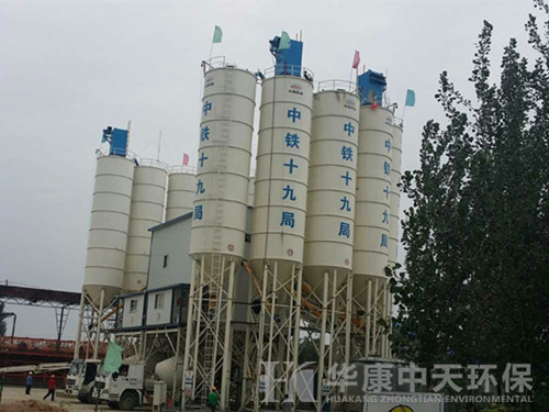 華康環(huán)保為天津攪拌站生產的倉頂布袋除塵器