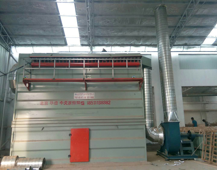 我公司為家具廠設(shè)計(jì)、制作的<strong>大型脈沖袋式除塵器</strong>